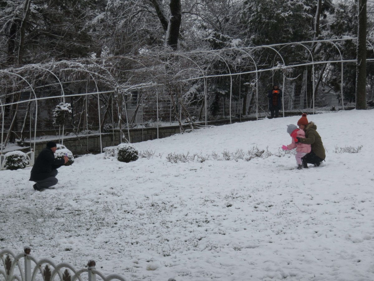 Çamlıca Tepesi beyaza büründü, ortaya kartpostallık manzaralar çıktı  #3