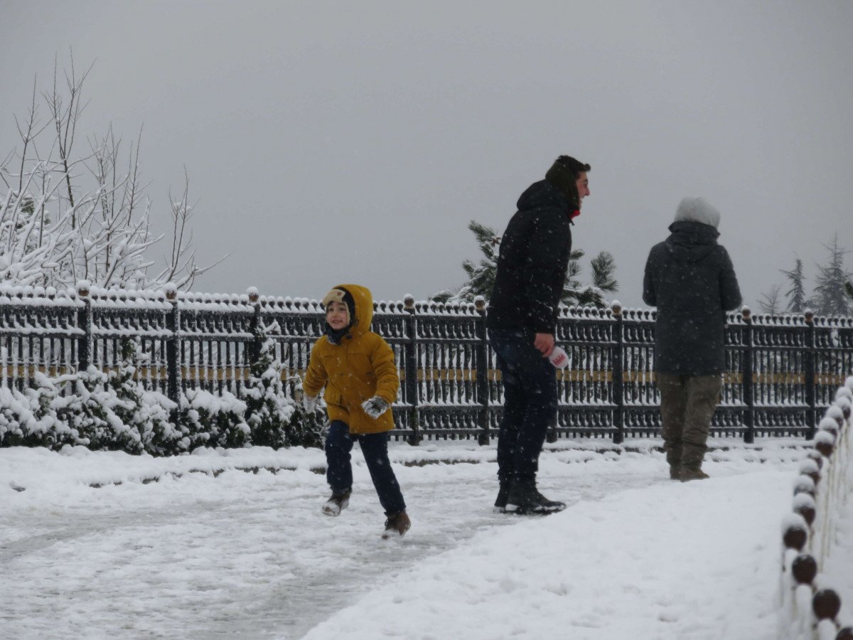 Çamlıca Tepesi beyaza büründü, ortaya kartpostallık manzaralar çıktı  #6