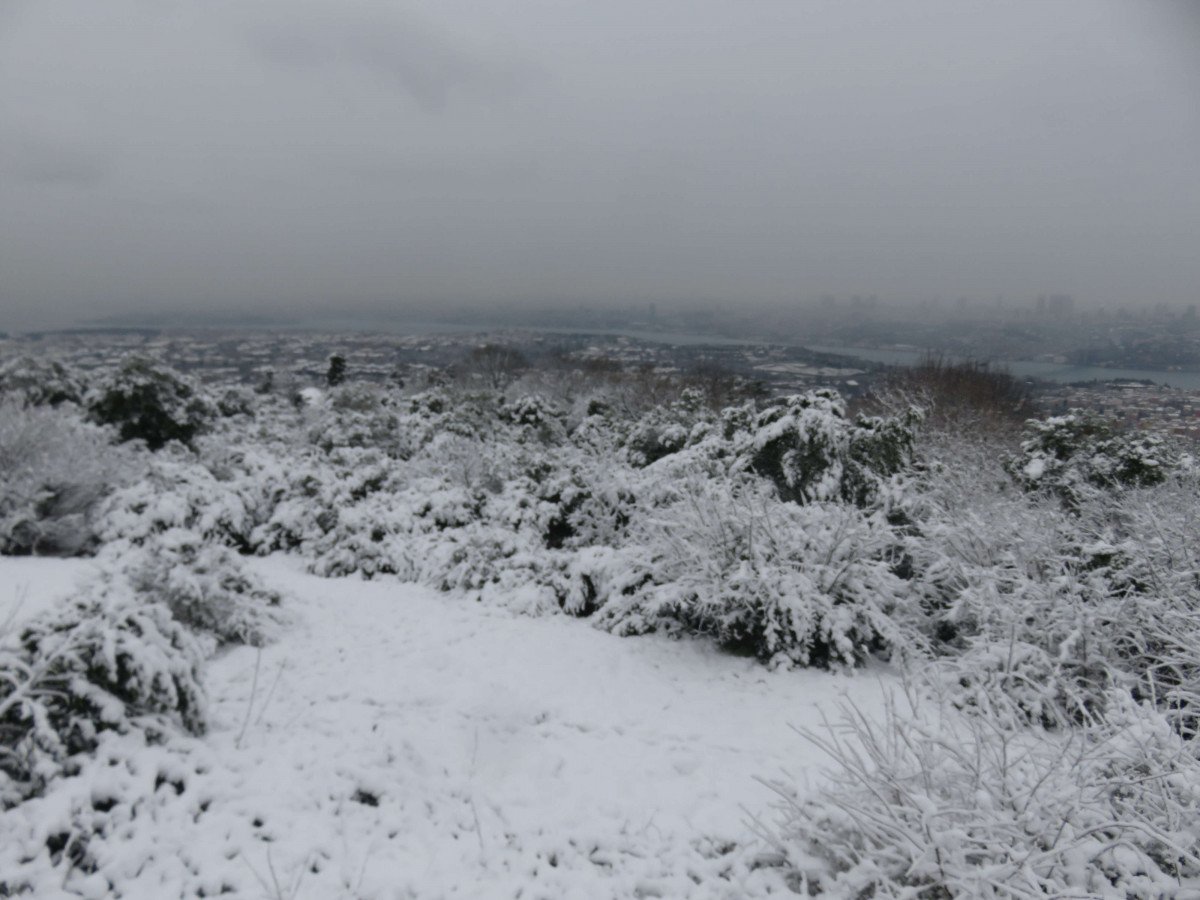 Çamlıca Tepesi beyaza büründü, ortaya kartpostallık manzaralar çıktı  #2