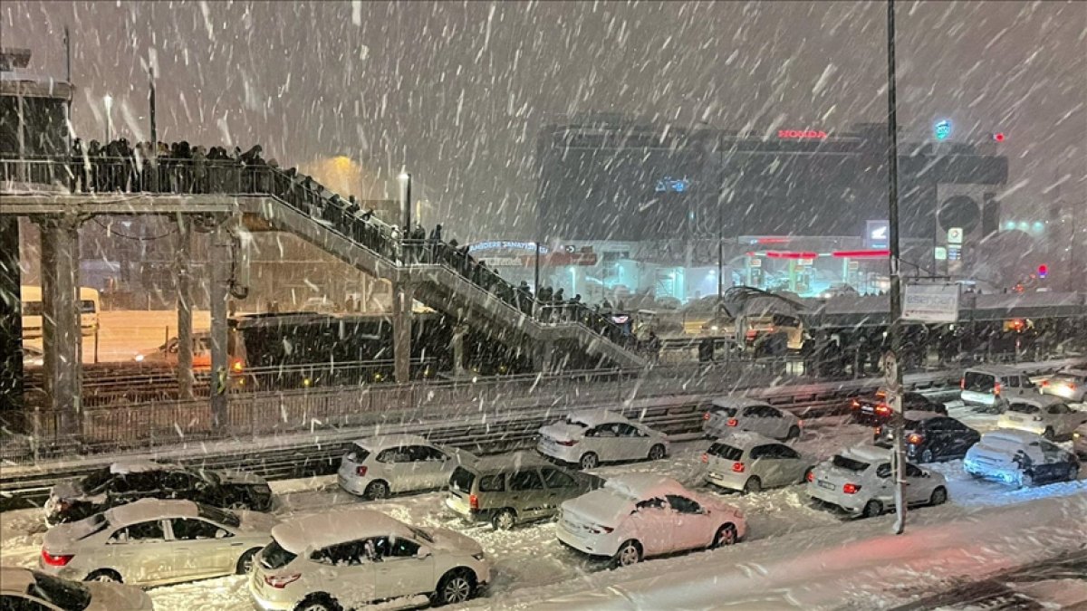İstanbul da kamu görevlilerine kar izni #3