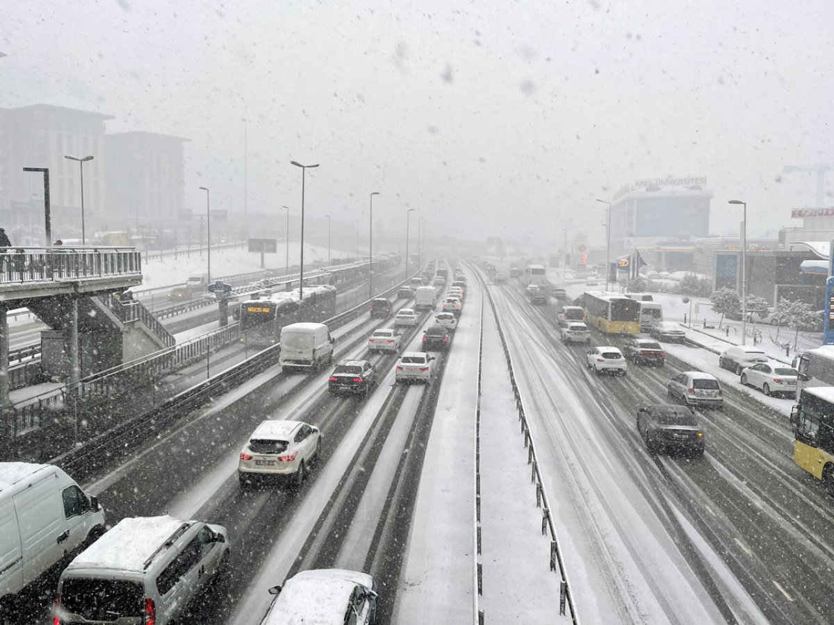 İstanbul da kamu görevlilerine kar izni #7