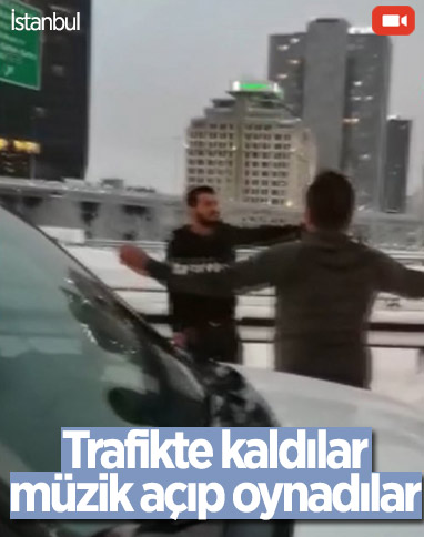 İstanbul'da trafikte kalan sürücüler müzik açıp oynadı