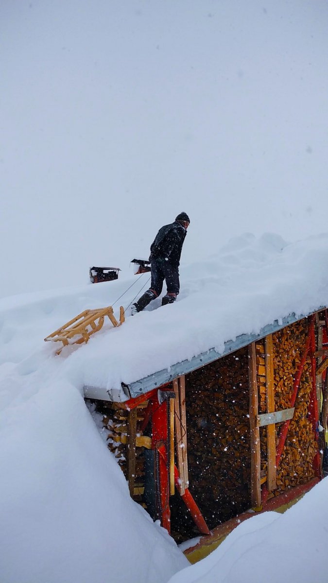 Artvin de dede ve torunun kar eğlencesi #1