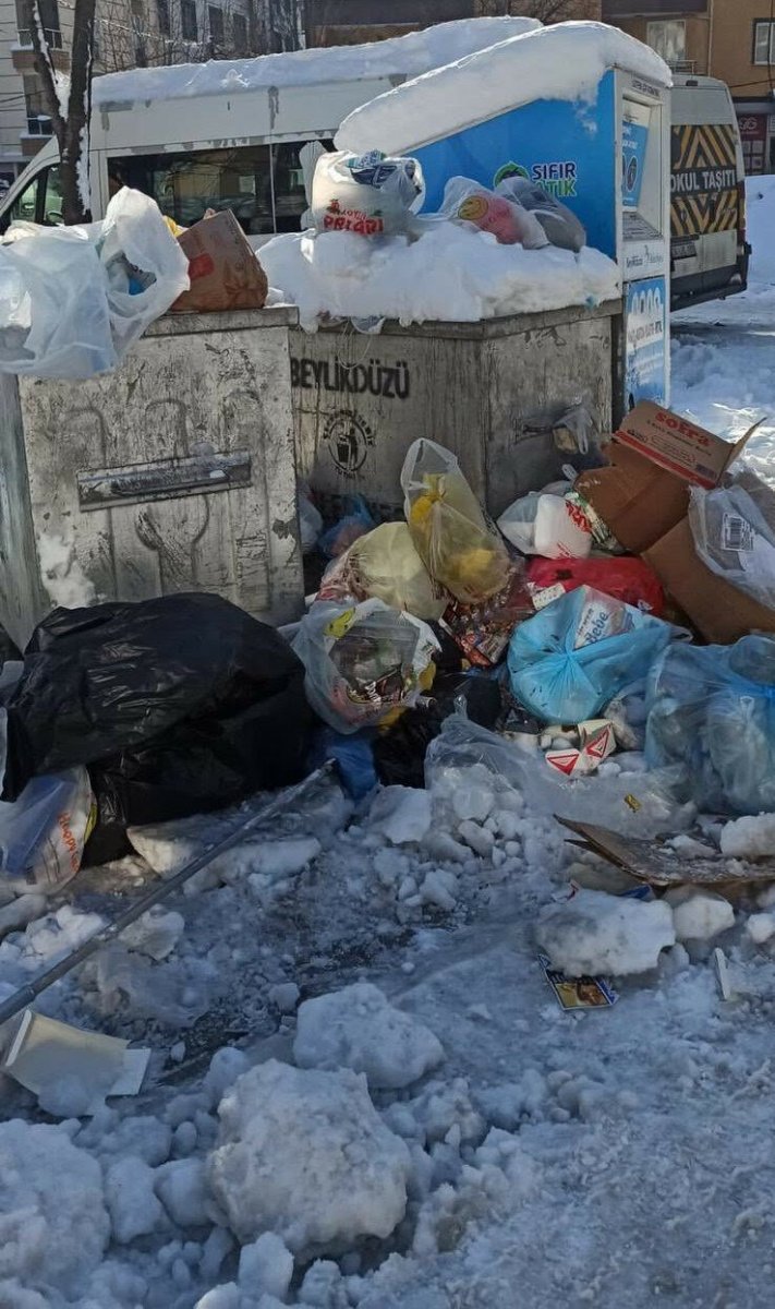 Kar yağışı sonrası CHP li belediyelerde çöpler toplanmadı #1