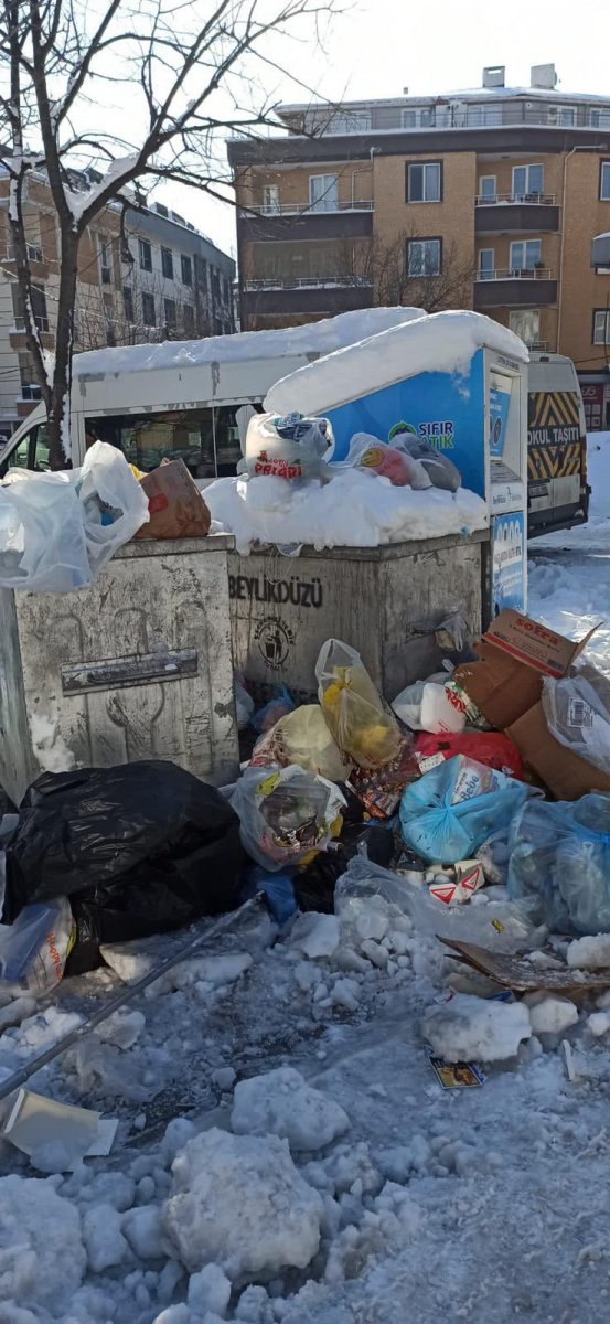 Kar yağışı sonrası CHP li belediyelerde çöpler toplanmadı #7