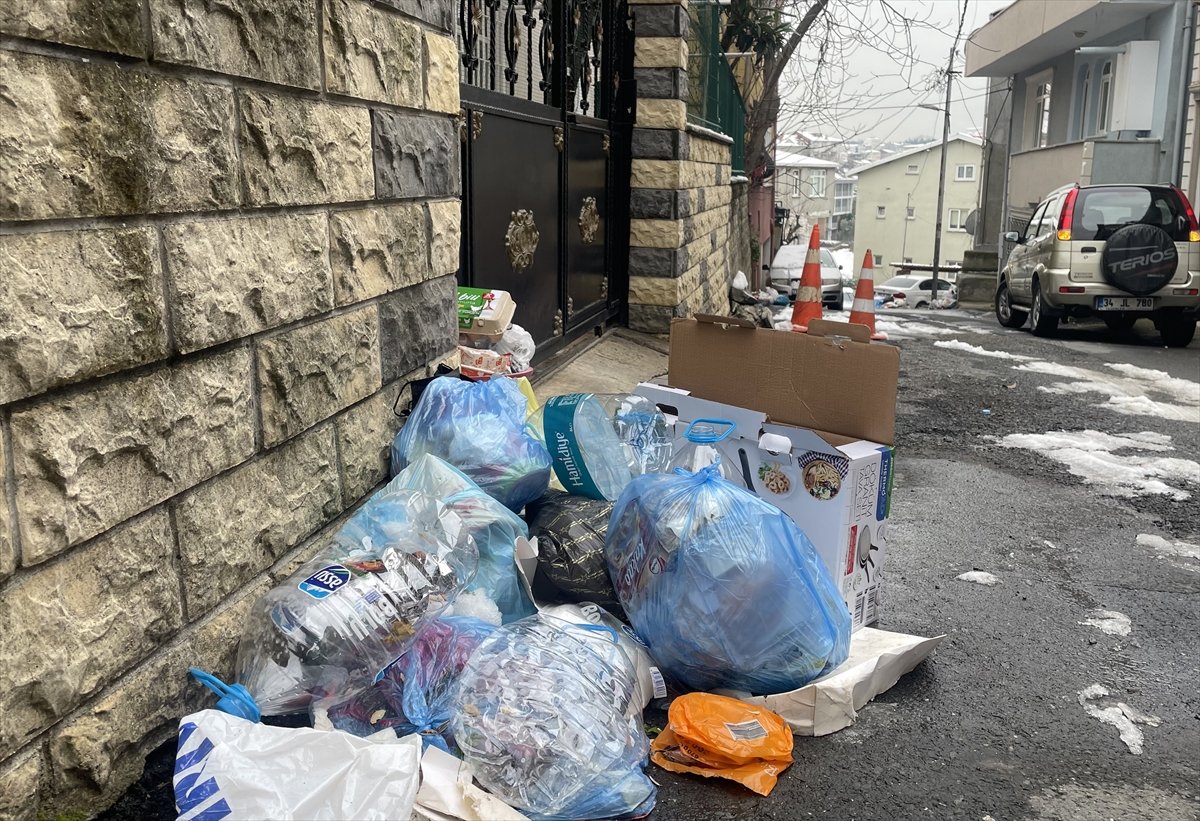 Kar yağışı sonrası CHP li belediyelerde çöpler toplanmadı #4