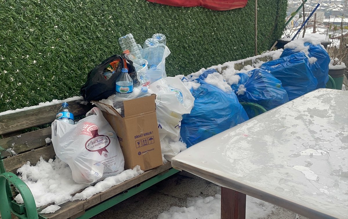 Kar yağışı sonrası CHP li belediyelerde çöpler toplanmadı #5