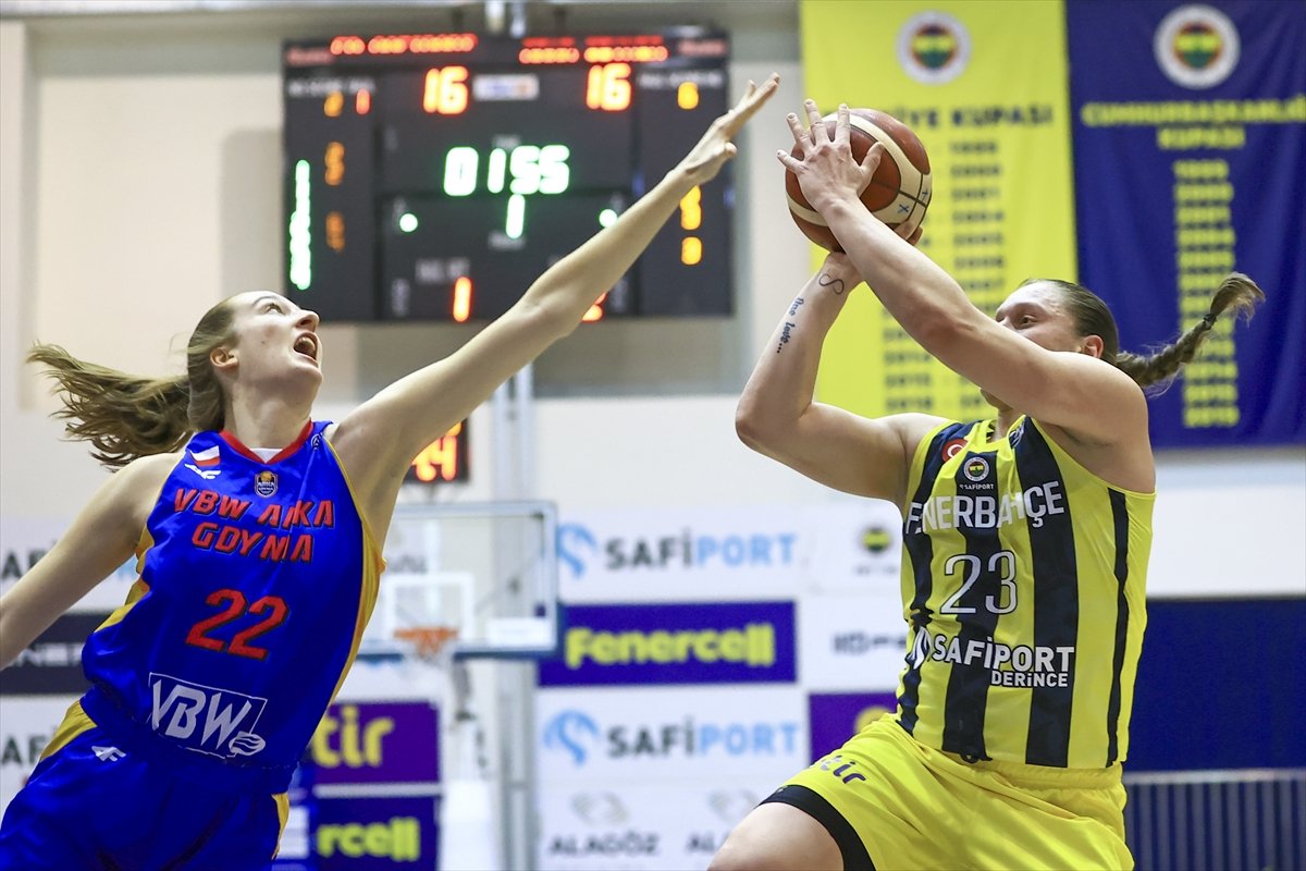 Fenerbahçe FIBA Kadınlar Avrupa Ligi nde Arka Gdynia yı yendi #3