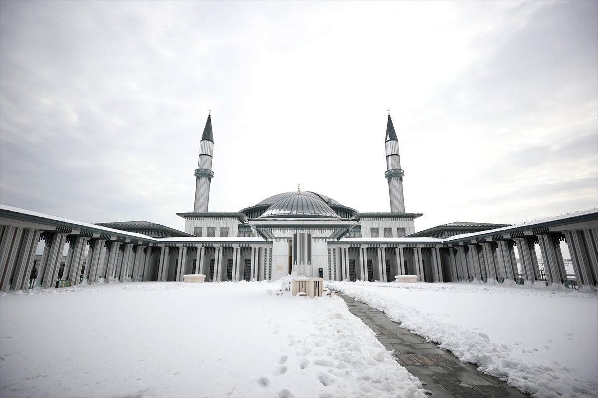 İstanbul da kar nedeniyle camiye sığınan Haham İsrael Elbom o anları anlattı #2
