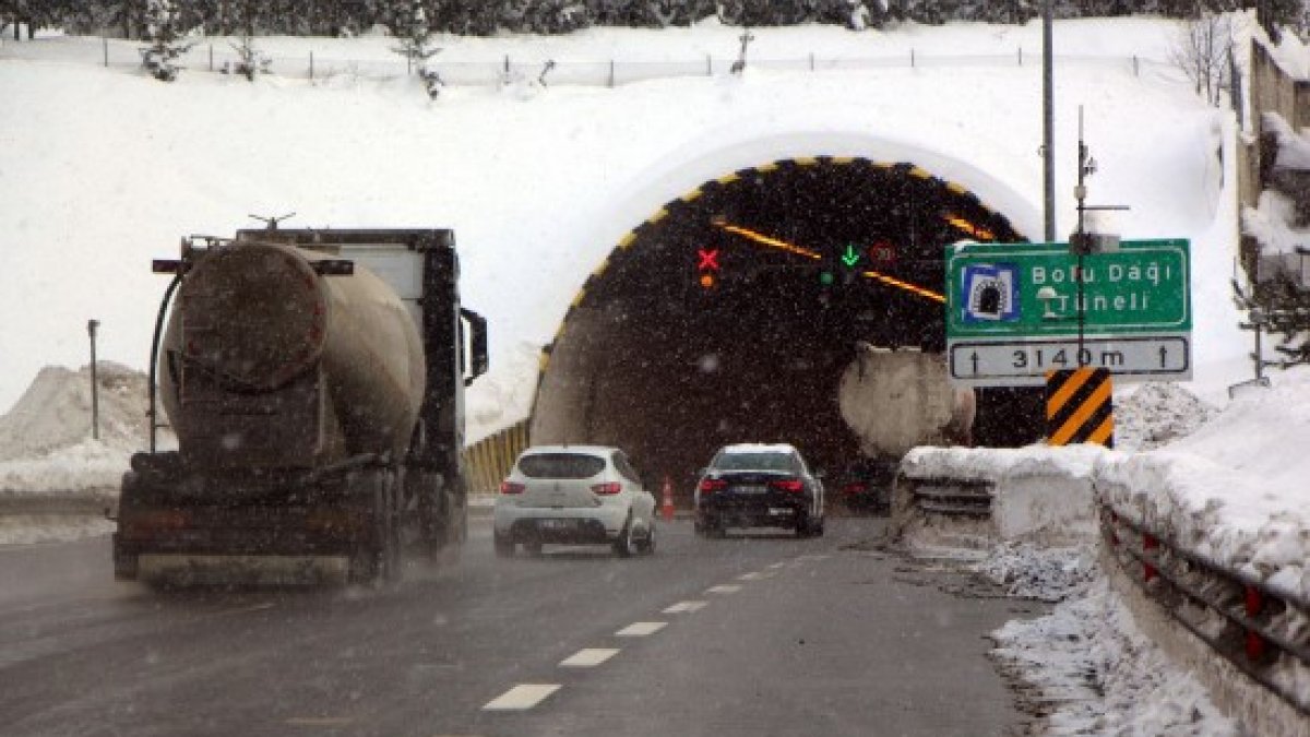 Bolu Dağı'nın İstanbul istikameti kar temizliği için trafiğe kapatılacak