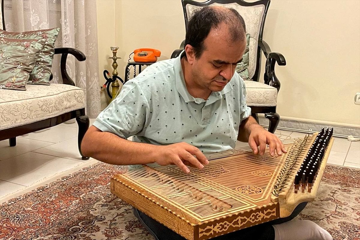 İranlı görme engelli sanatçı, 15 in üzerinde müzik enstrümanı çalıyor #3