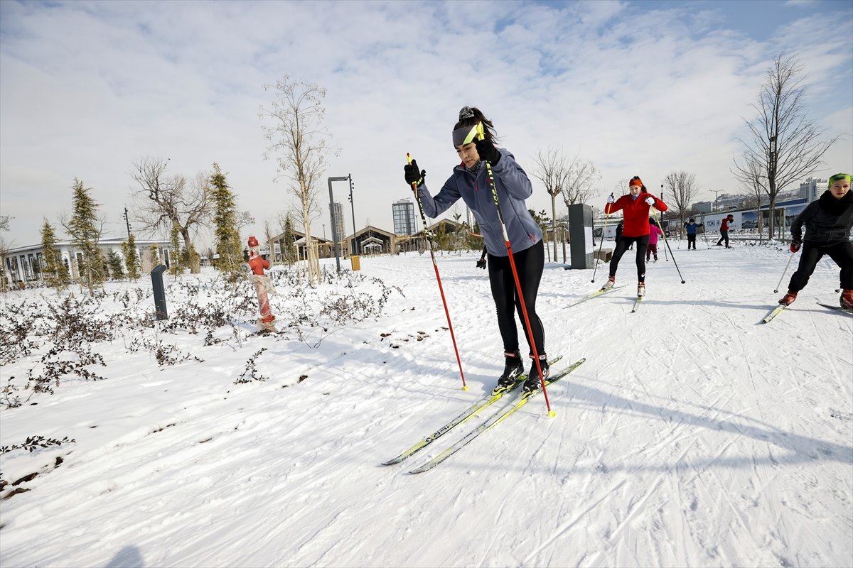 Başkent Millet Bahçesi, kış sporu tutkunlarının uğrak noktası oldu #9