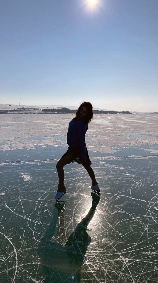 Çıldır Gölü nde buz pateni yapan milli sporcu İklim: En büyük hayalimdi #2