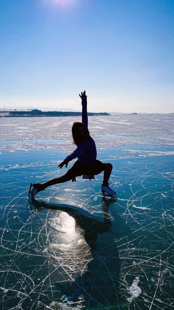 Çıldır Gölü nde buz pateni yapan milli sporcu İklim: En büyük hayalimdi #1