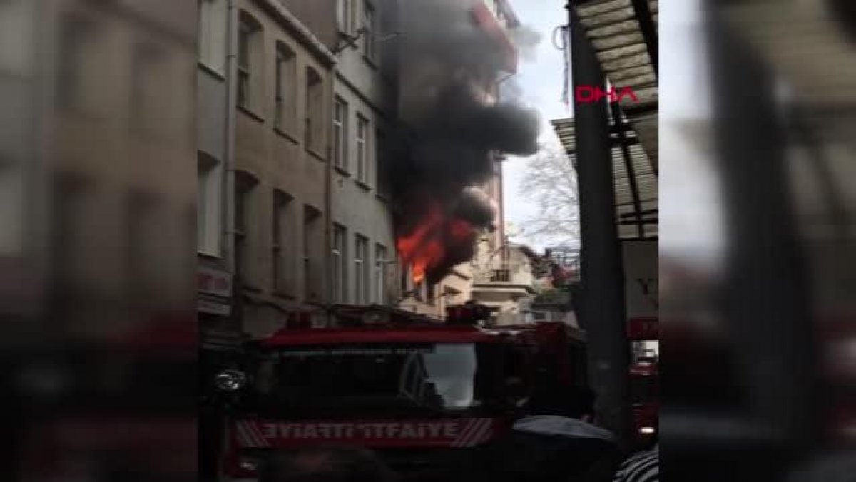 Beşiktaş ta ahşap binada yangın #2