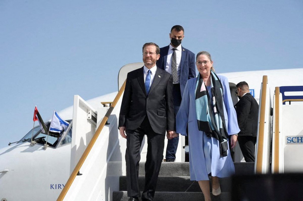 İsrail, cumhurbaşkanı düzeyinde, BAE yi ilk defa ziyaret etti #1