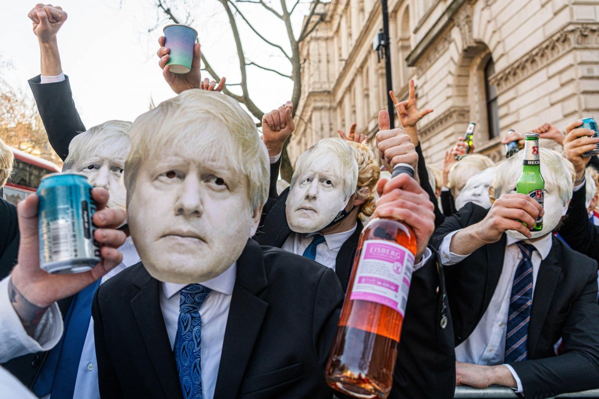 Boris Johnson parti skandalı için özür diledi #4