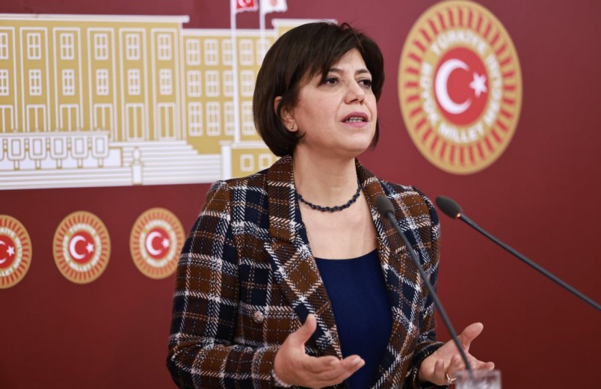 Meral Danış Beştaş tan Meclis te Kürtçe şarkılı protesto #1