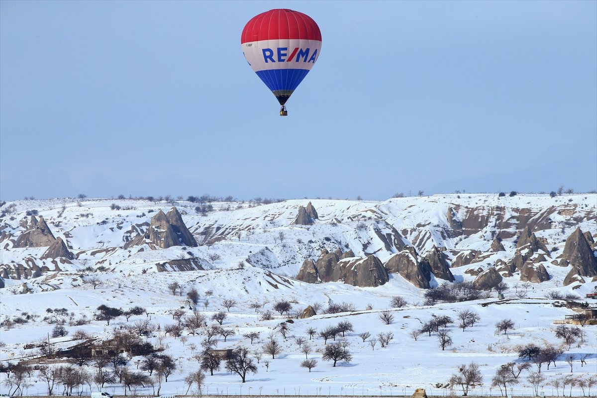 Kapadokya'da sıcak hava balon turlarına kar engeli