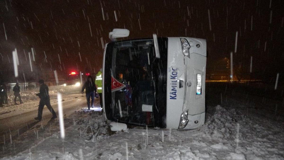 Tokat ta yolcu otobüsü devrildi: 13 yaralı #3