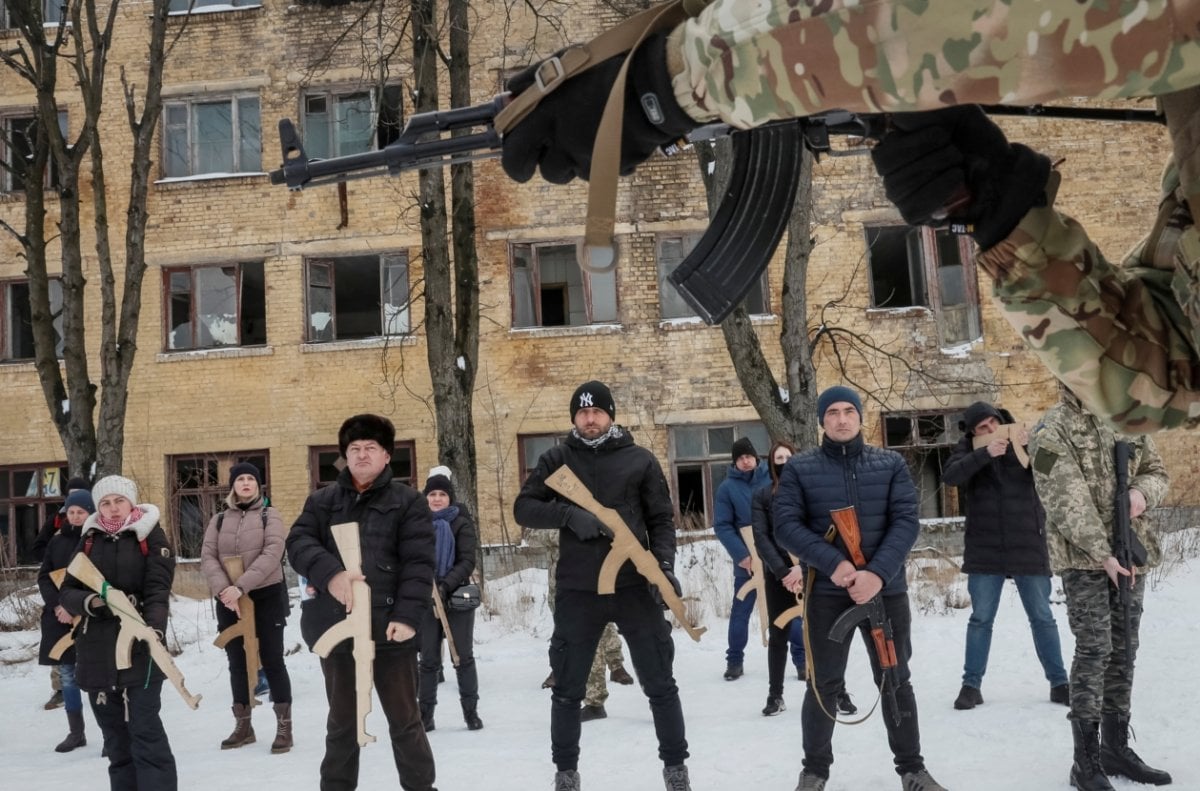 Ukrayna da sivil halka silah kullanımı eğitimi #1