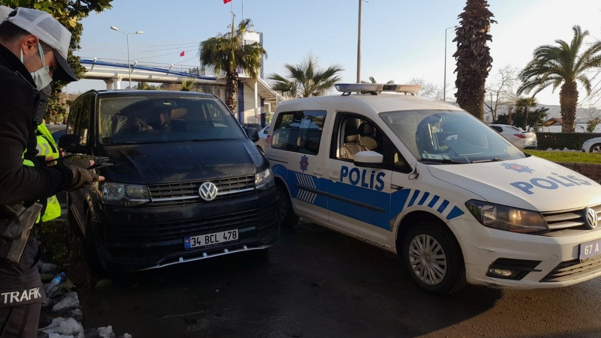 Zonguldak ta minibüsüne çakar takan şahıs: Araç milletvekiline ait #5