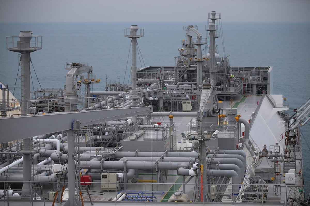 Kara ve denizdeki LNG terminalleri iş başında #2