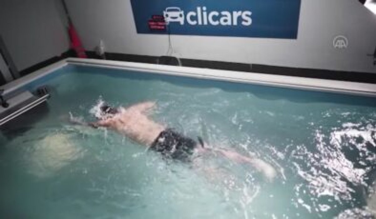 İspanyol Pablo Fernandez, yardım kampanyası için 36 saat yüzerek rekor kırdı #4