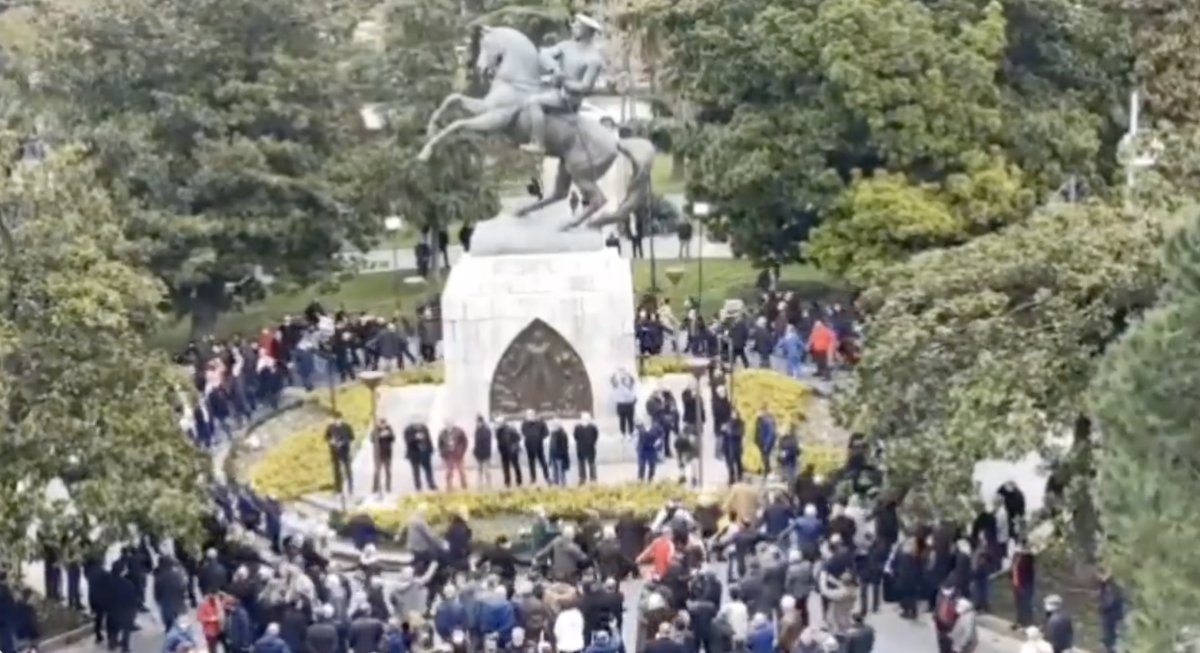 Samsun daki Atatürk Anıtı na gidenler, heykel etrafında döndü #2