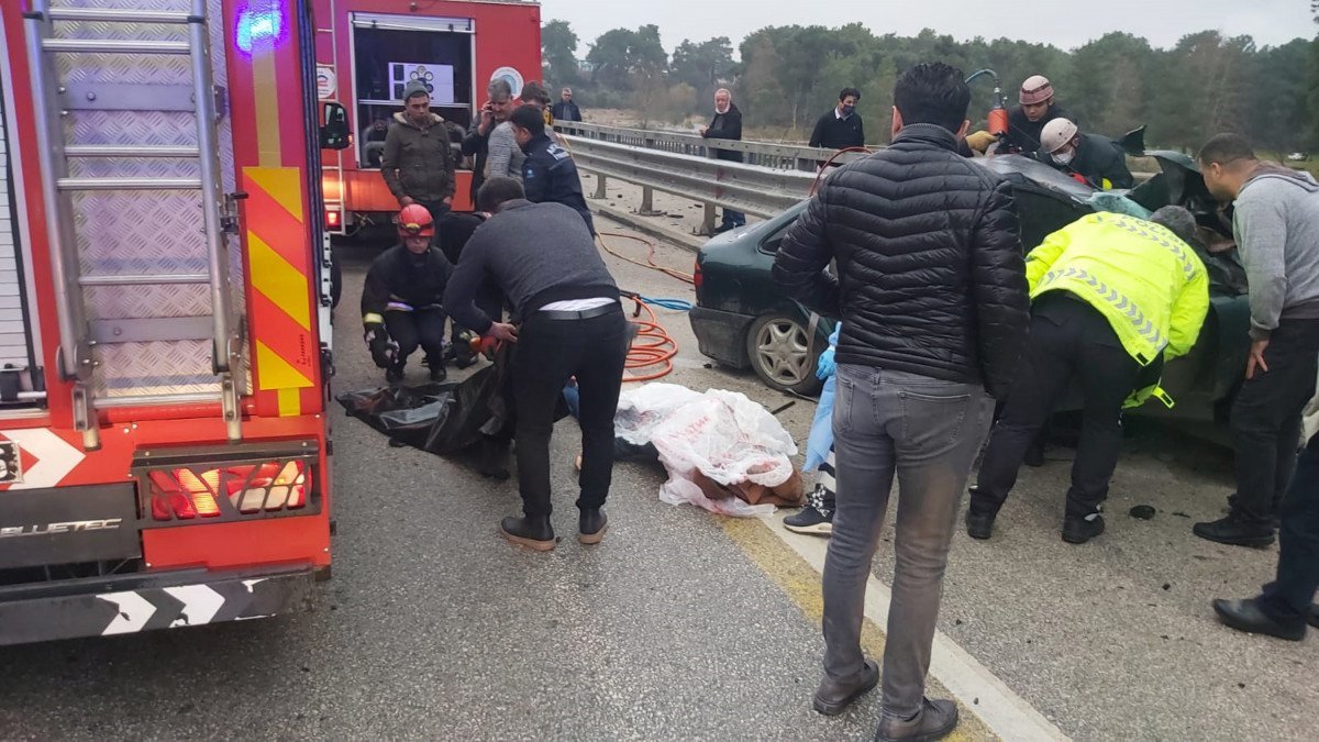 Antalya da 240 km hızla gidip kaza yapan aracın kaza anları kameraya yansıdı #1