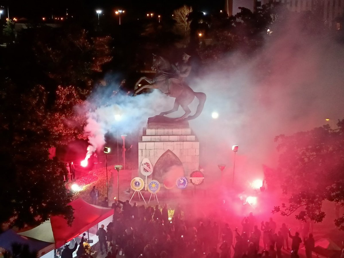 Samsun da Atatürk heykeline saldırı sonrası nöbet sürüyor #9