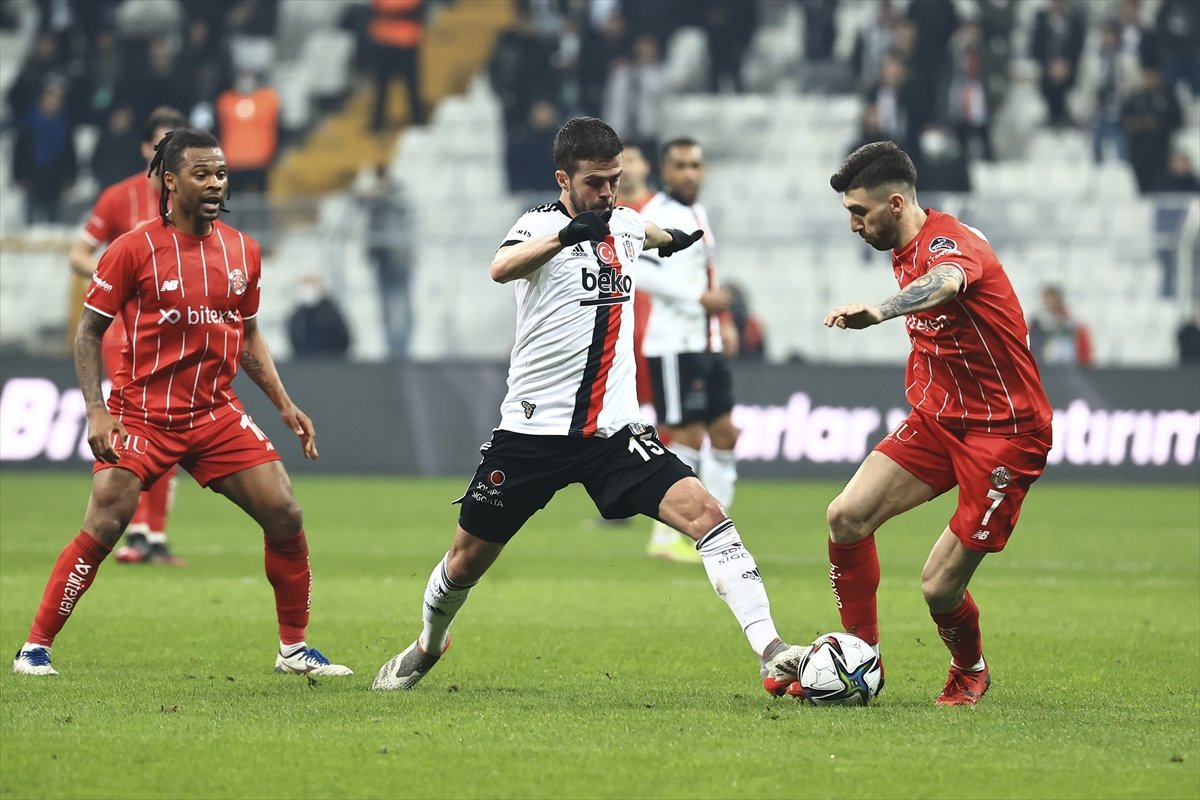 Beşiktaş, Antalyaspor ile berabere kaldı #1