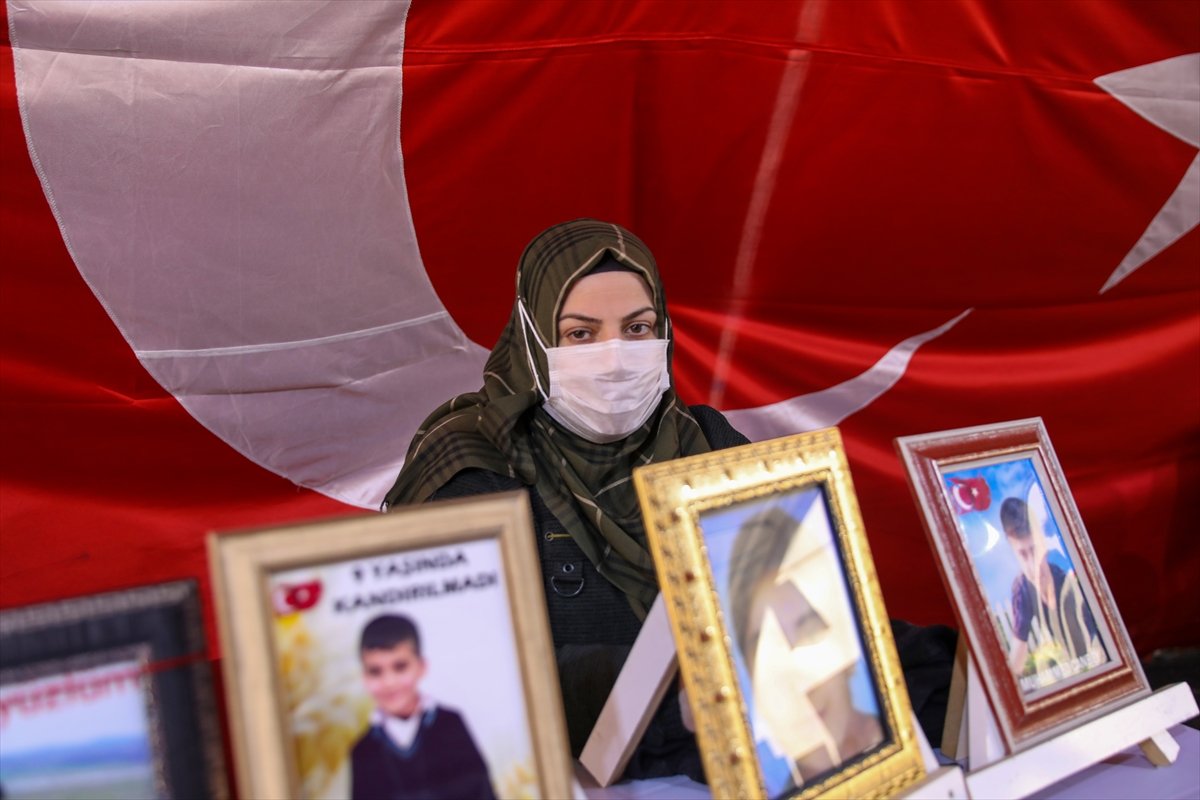 Diyarbakır annelerinin evlat nöbeti: Güvenlik güçlerine teslim olun #1