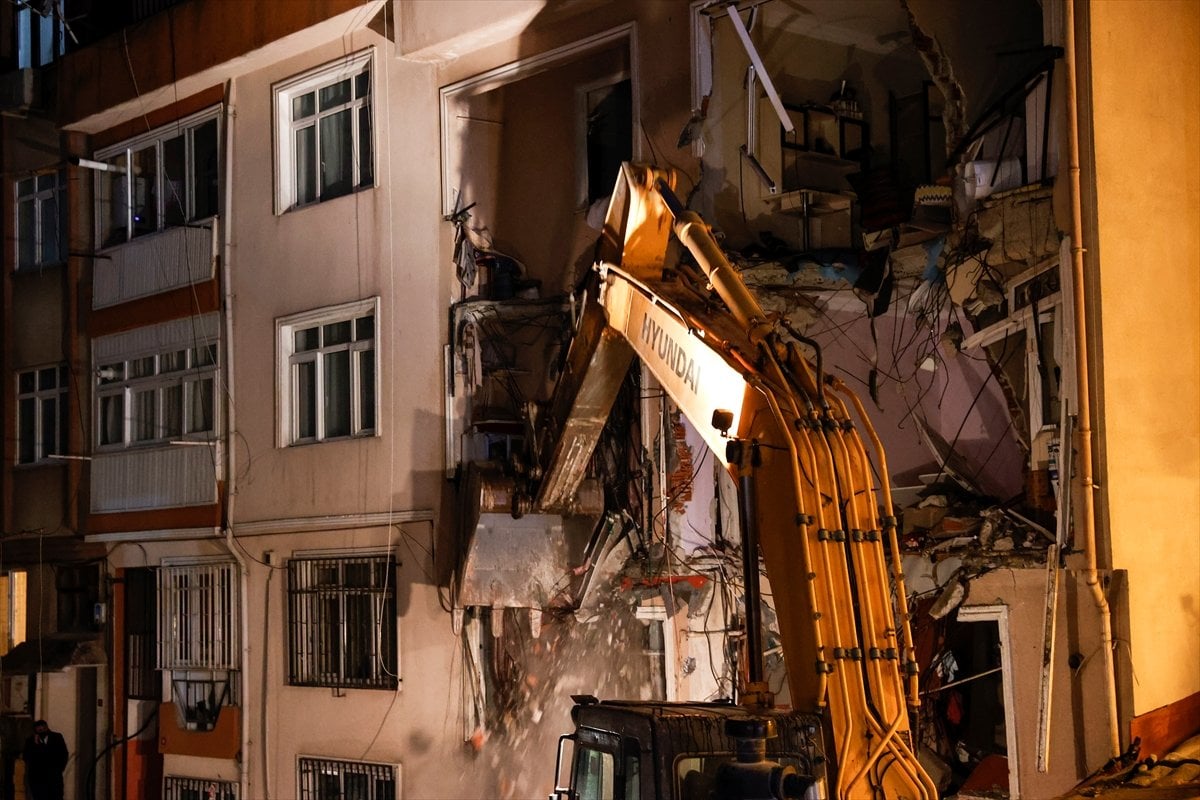Üsküdar da patlama yaşanan bina için yıkım çalışması başladı #1