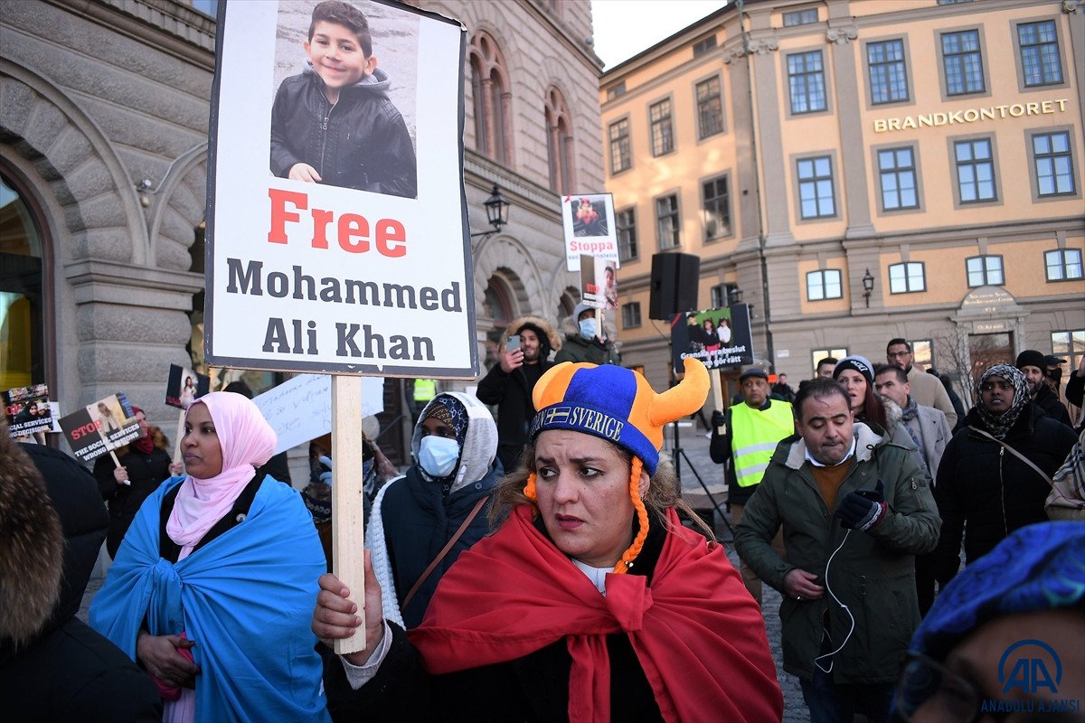 İsveç&#39;te, çocukları alınan Müslüman ailelerden protesto