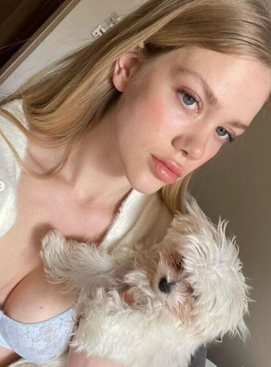 Serel Yereli sütyenli pozlarıyla geri döndü #1