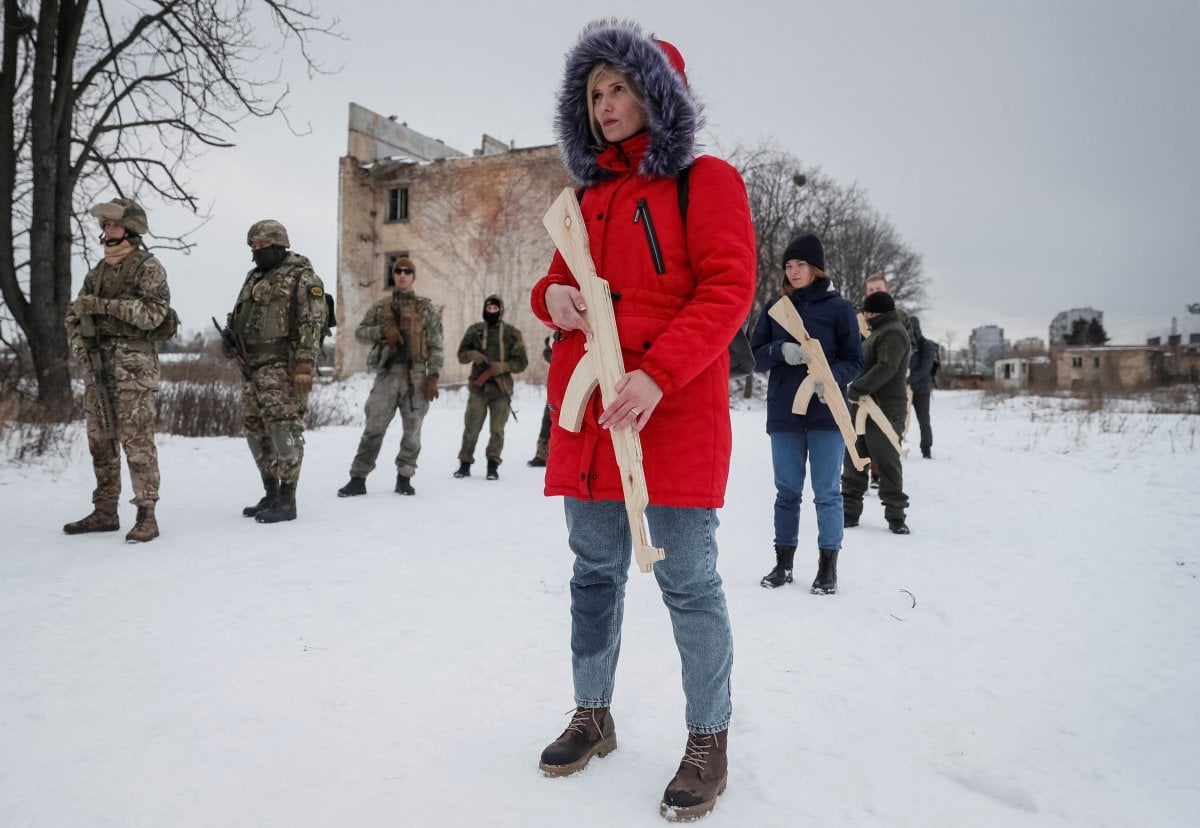 Ukrayna da sivillere silah eğitimi devam ediyor #3