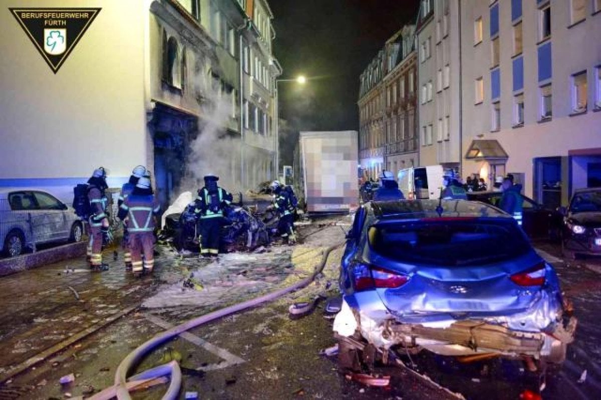 Almanya’da Türk tır şoförü kırmızıda geçti, 31 araç birbirine girdi #4