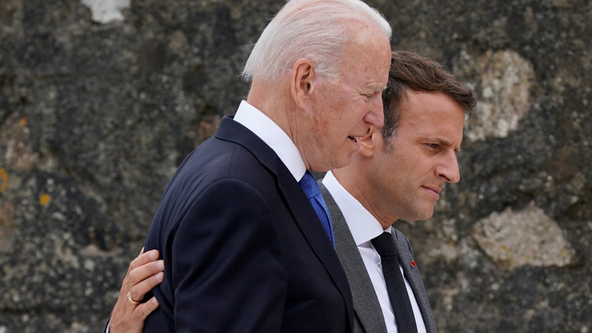 biden macron 1829