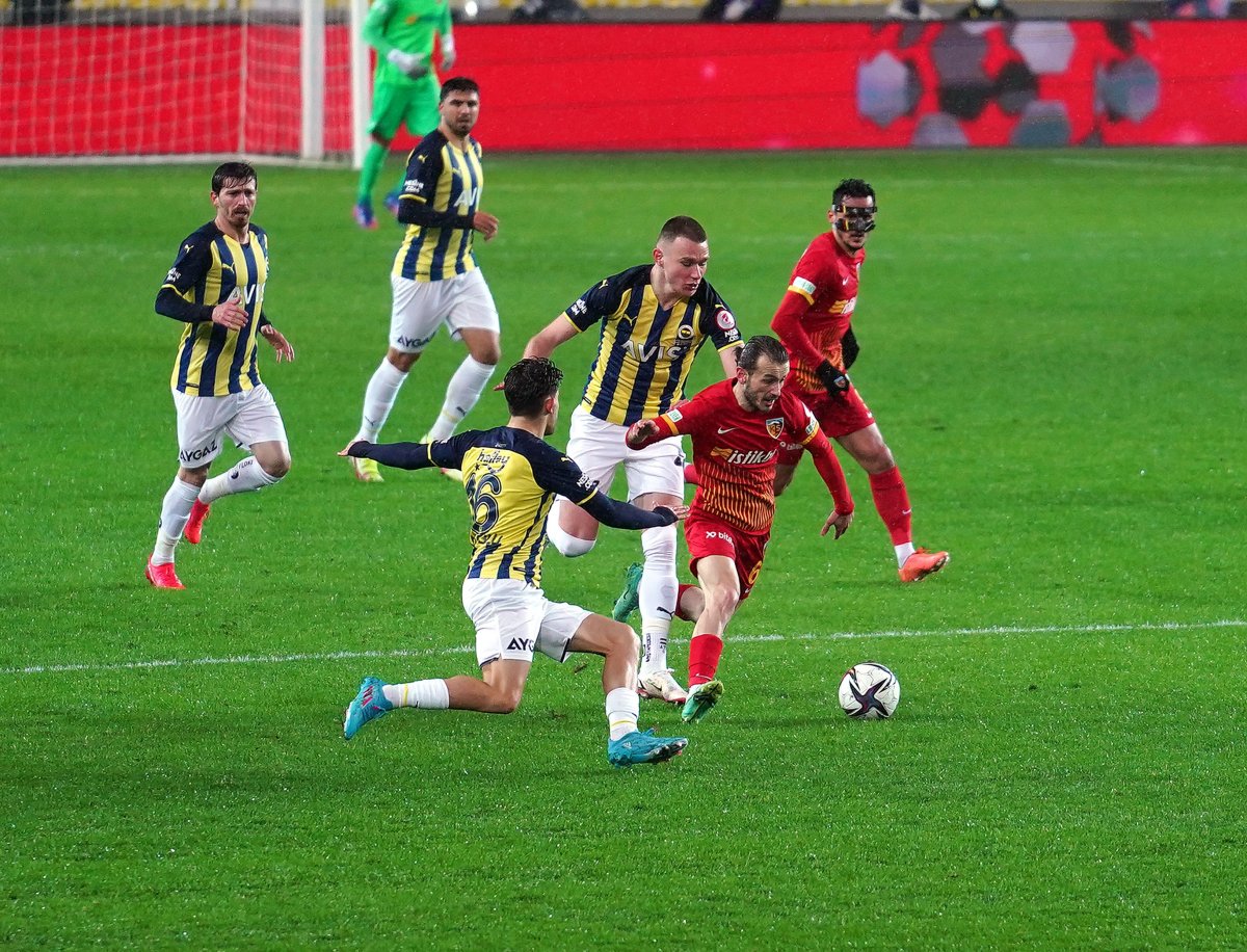 Ali Koç, Kayserispor maçının ardından soyunma odasına indi #1