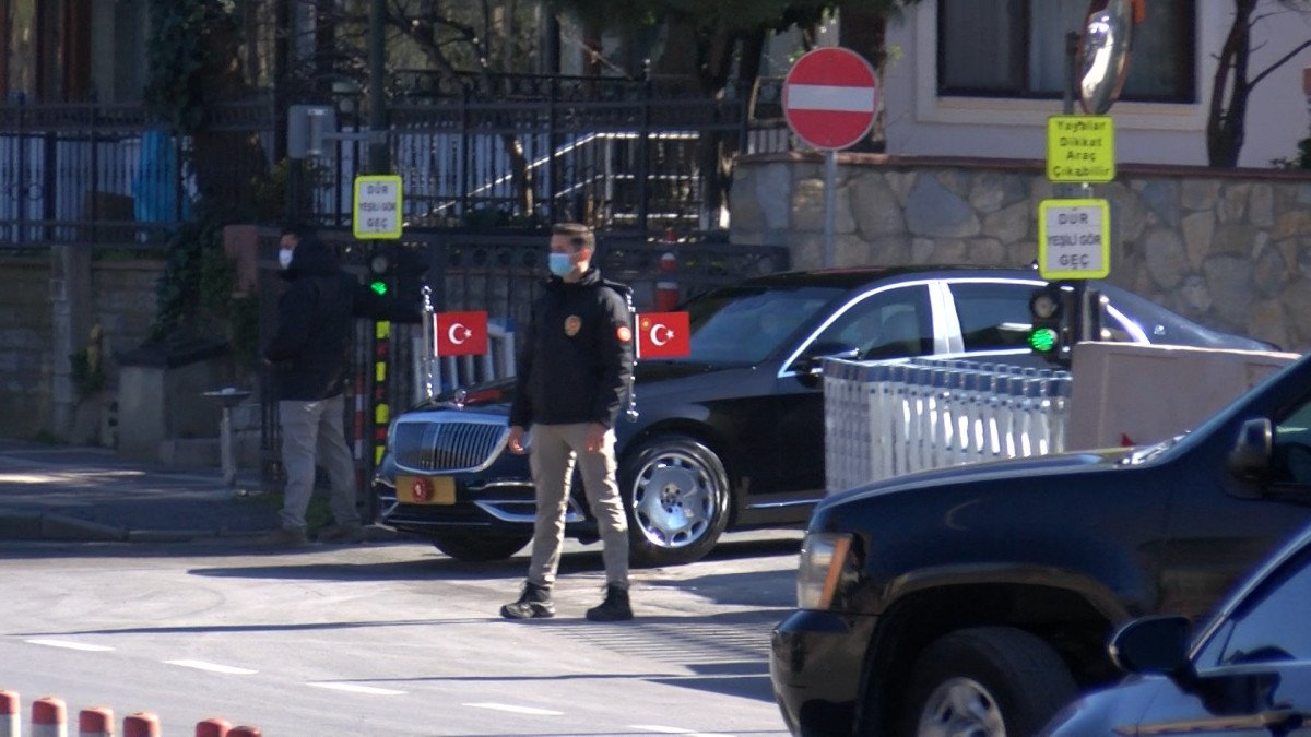 Cumhurbaşkanı Erdoğan Kısıklı daki evinden çıktı #1