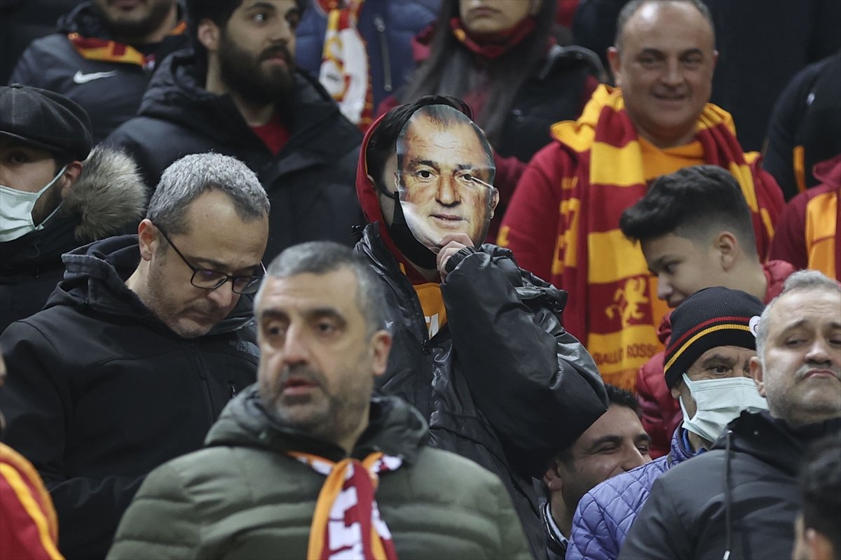 Galatasaray taraftarından yönetime protesto #1