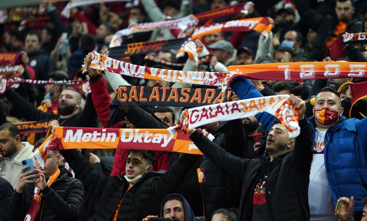 Galatasaray taraftarından yönetime protesto #2