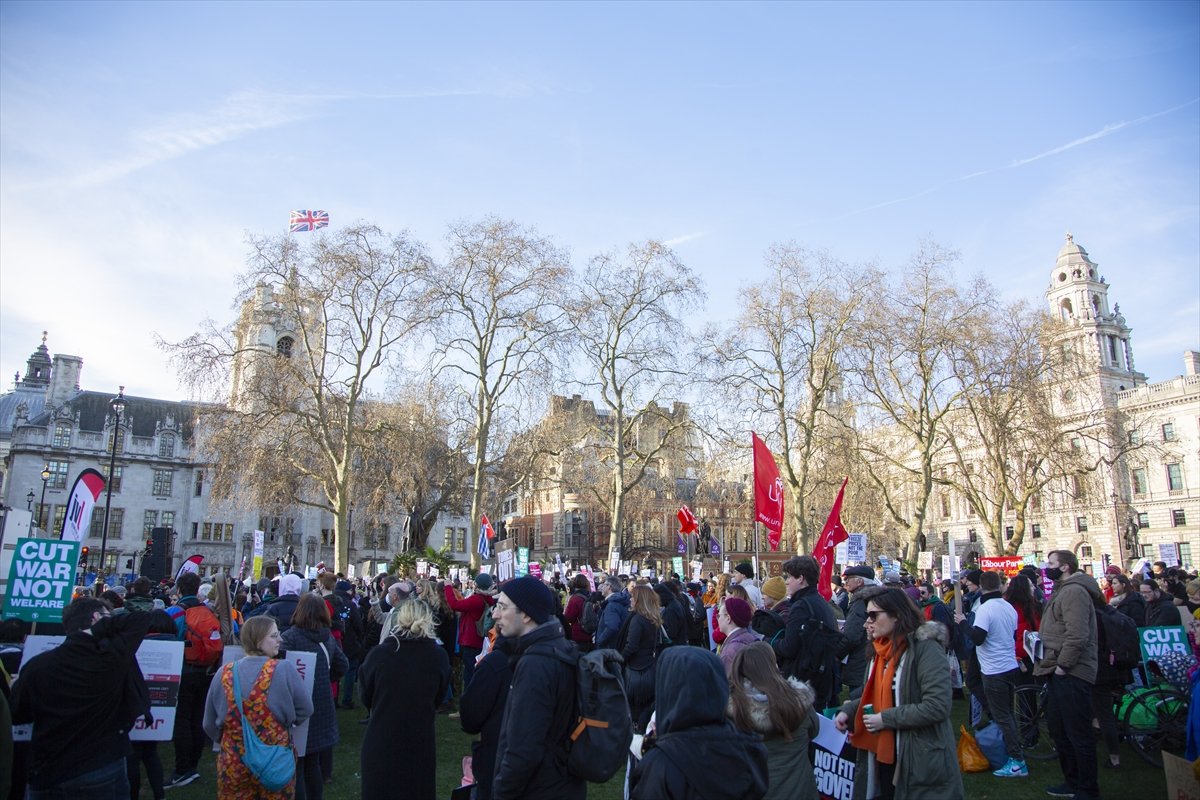İngiltere de enerji faturaları ve gıda fiyatlarındaki artış protesto edildi #3