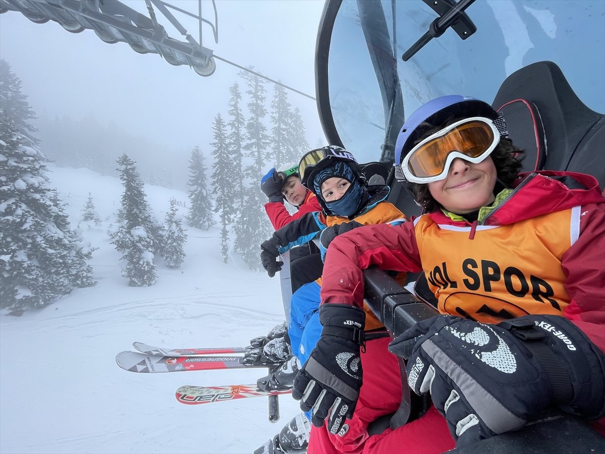 Ilgaz Dağı nda minik kayakçıların soğuk hava ve fırtına altında eğitimi #4