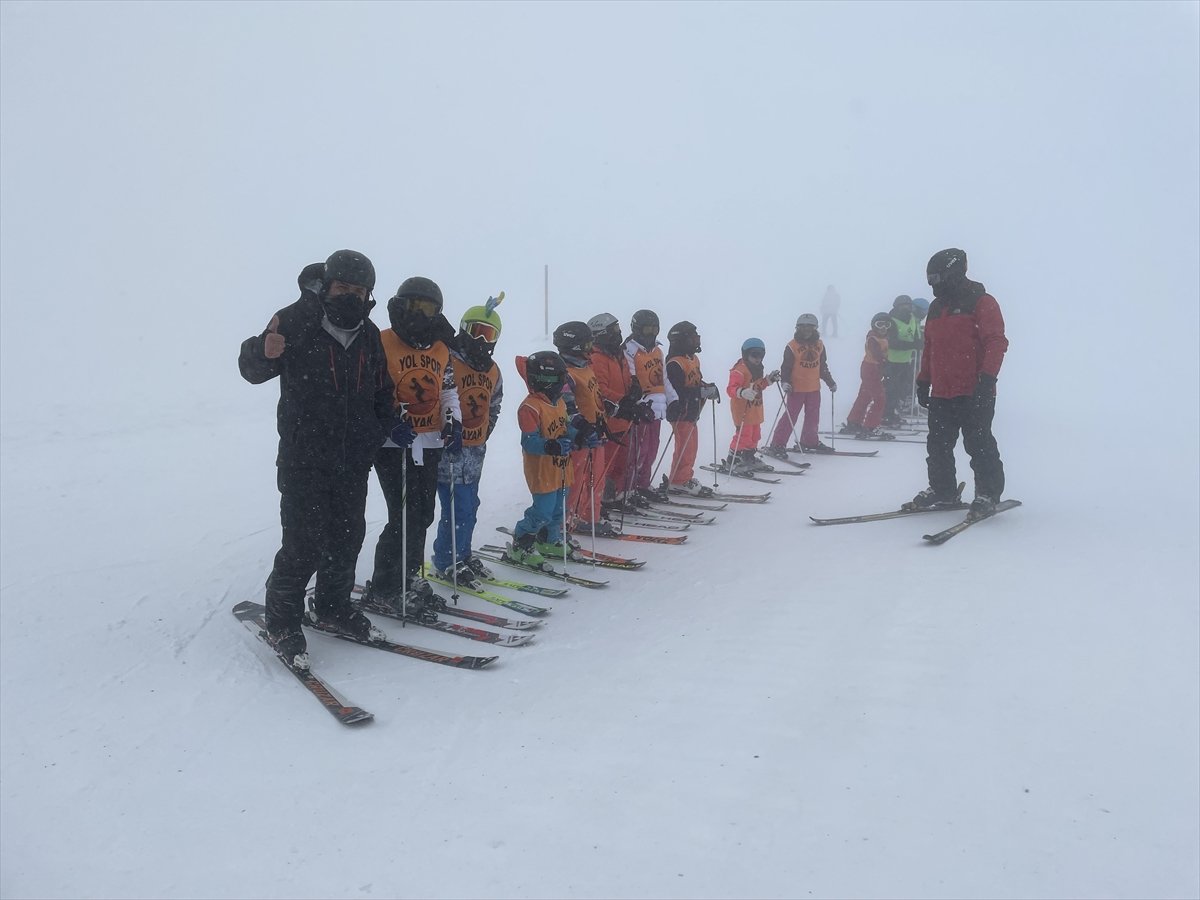 Ilgaz Dağı nda minik kayakçıların soğuk hava ve fırtına altında eğitimi #2