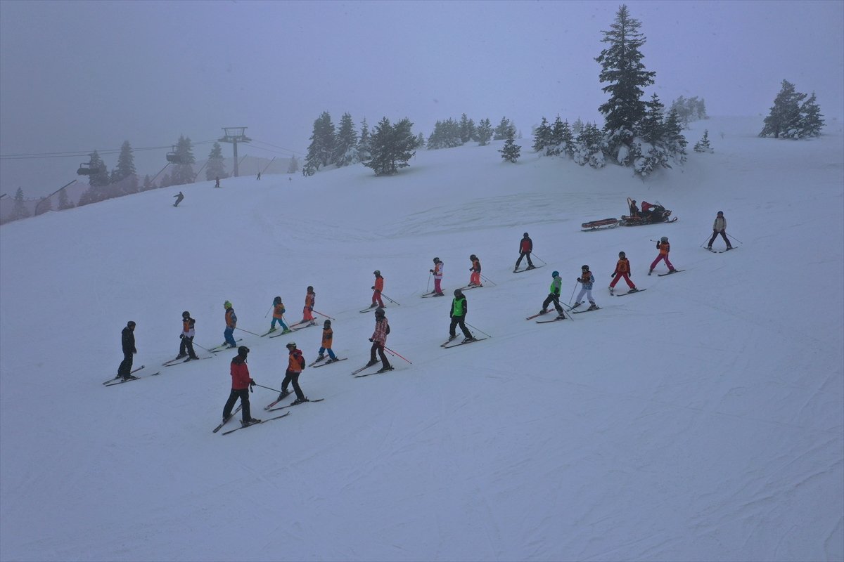 Ilgaz Dağı nda minik kayakçıların soğuk hava ve fırtına altında eğitimi #10