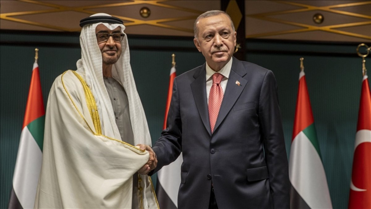 Cumhurbaşkanı Erdoğan’ın BAE ziyareti öncesi Burj Khalifa ya Türk bayrağı yansıtıldı #1