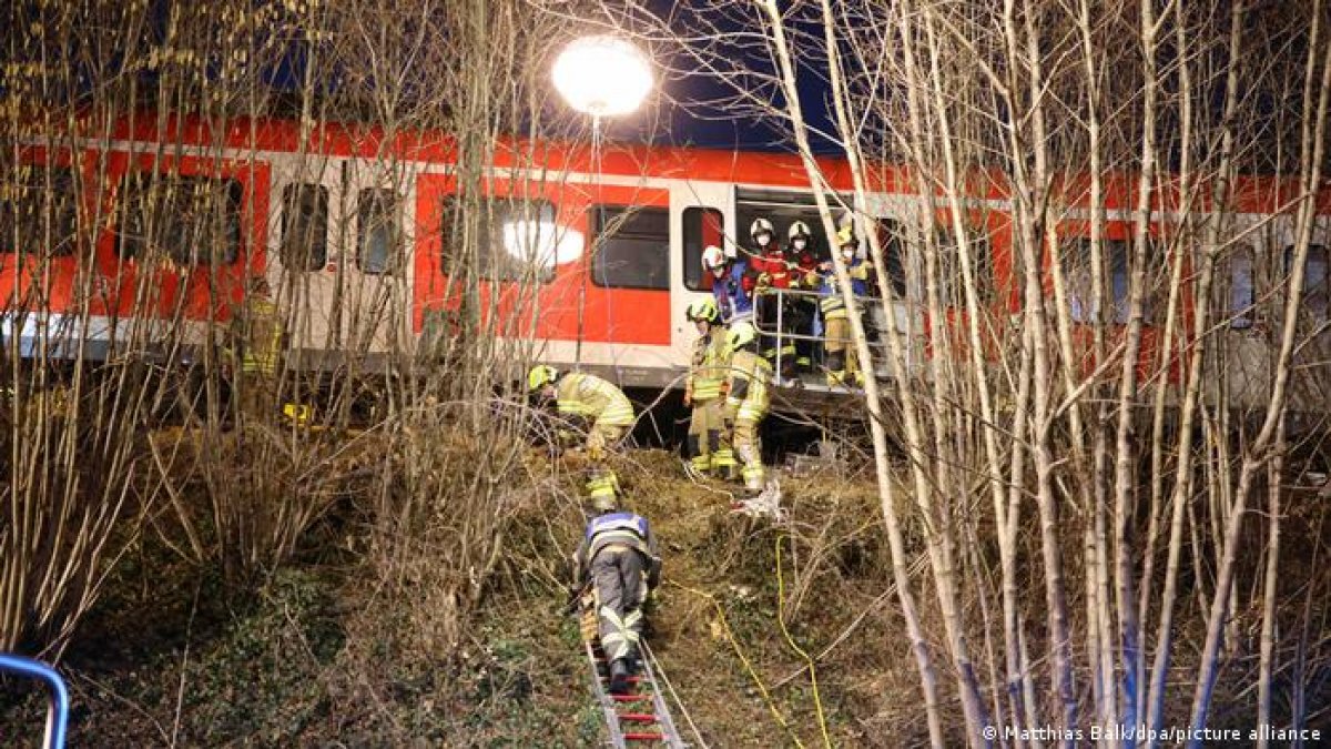 Almanya’da tren kazası: 1 ölü, 30 yaralı #2