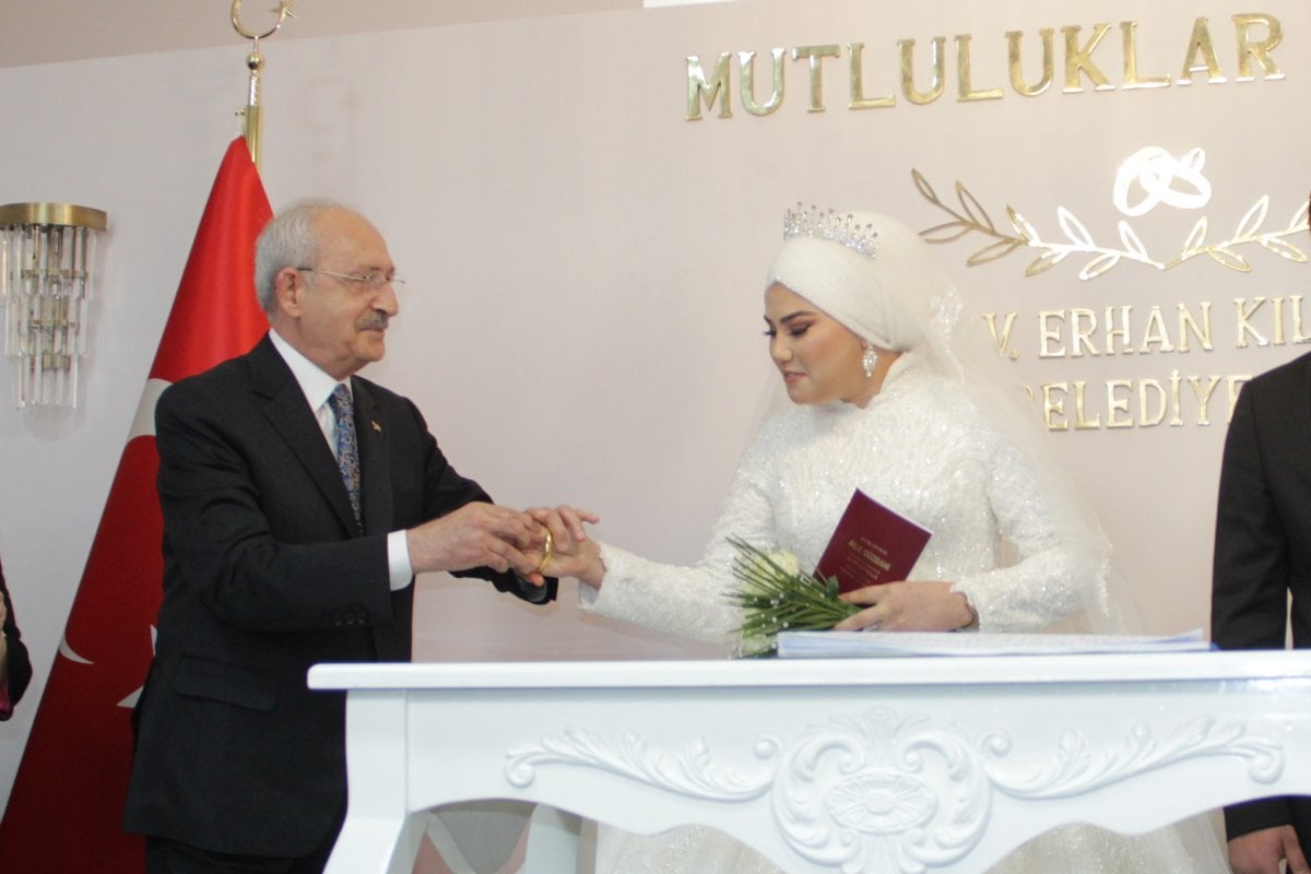 Kemal Kılıçdaroğlu, katıldığı nikahta geline bilezik taktı  #2